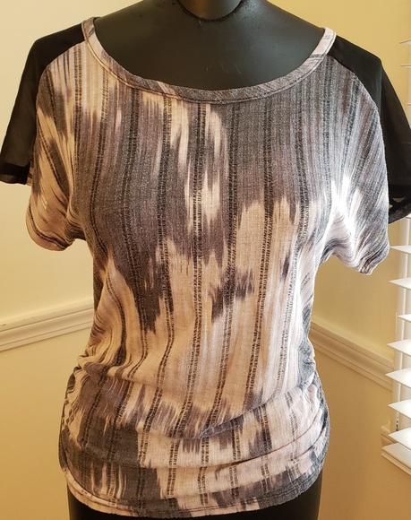 Cut 'n Paste ss top w sheer shoulders "run" design - Picture 1 of 6